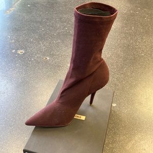 Yeezy sock boots burgundy size 10 size 40